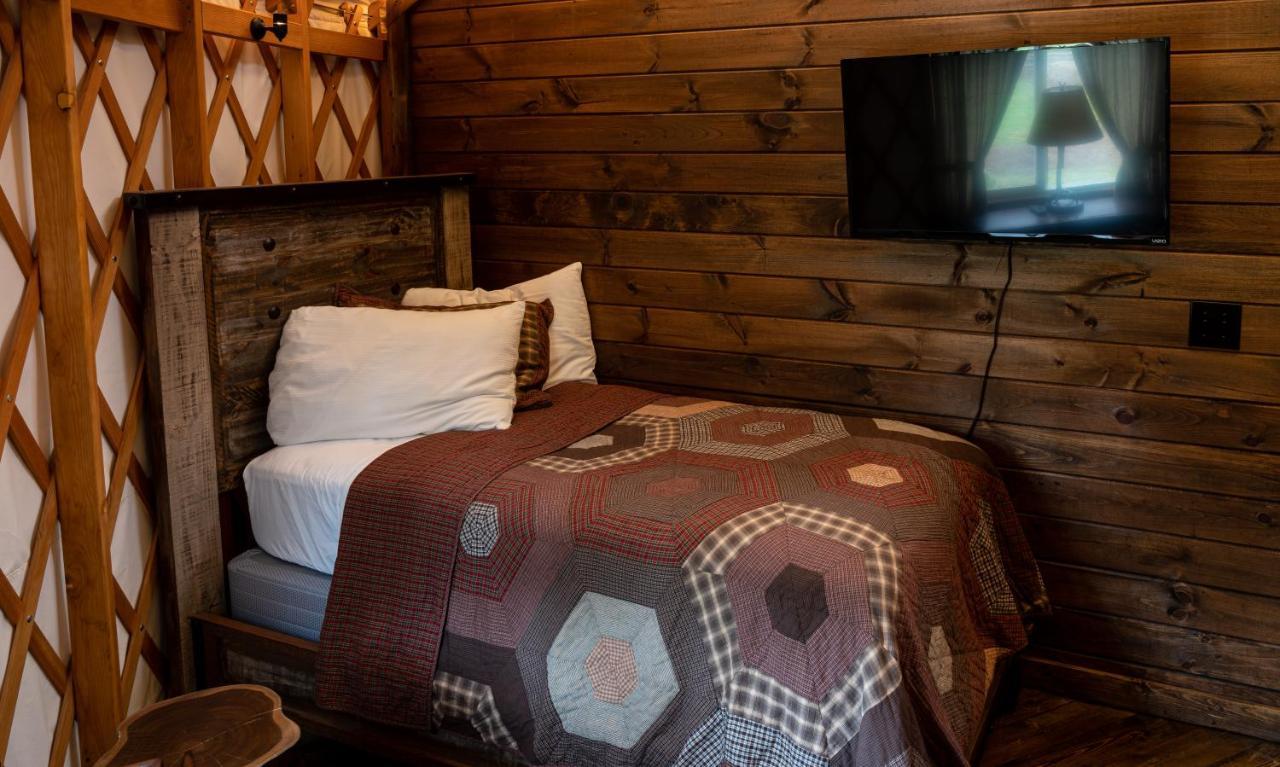 Tranquil Haven Luxy Yurt - Creekside Glamping With Private Hot Tub Villa Topton Eksteriør bilde